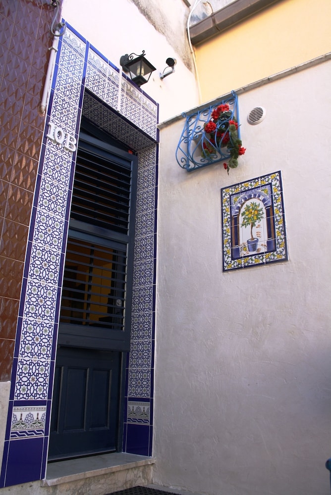 Mirabilia Arab House 1/28