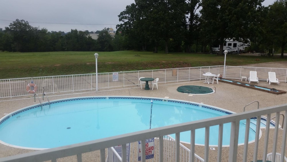 Econo Lodge Branson Theater District 25/40