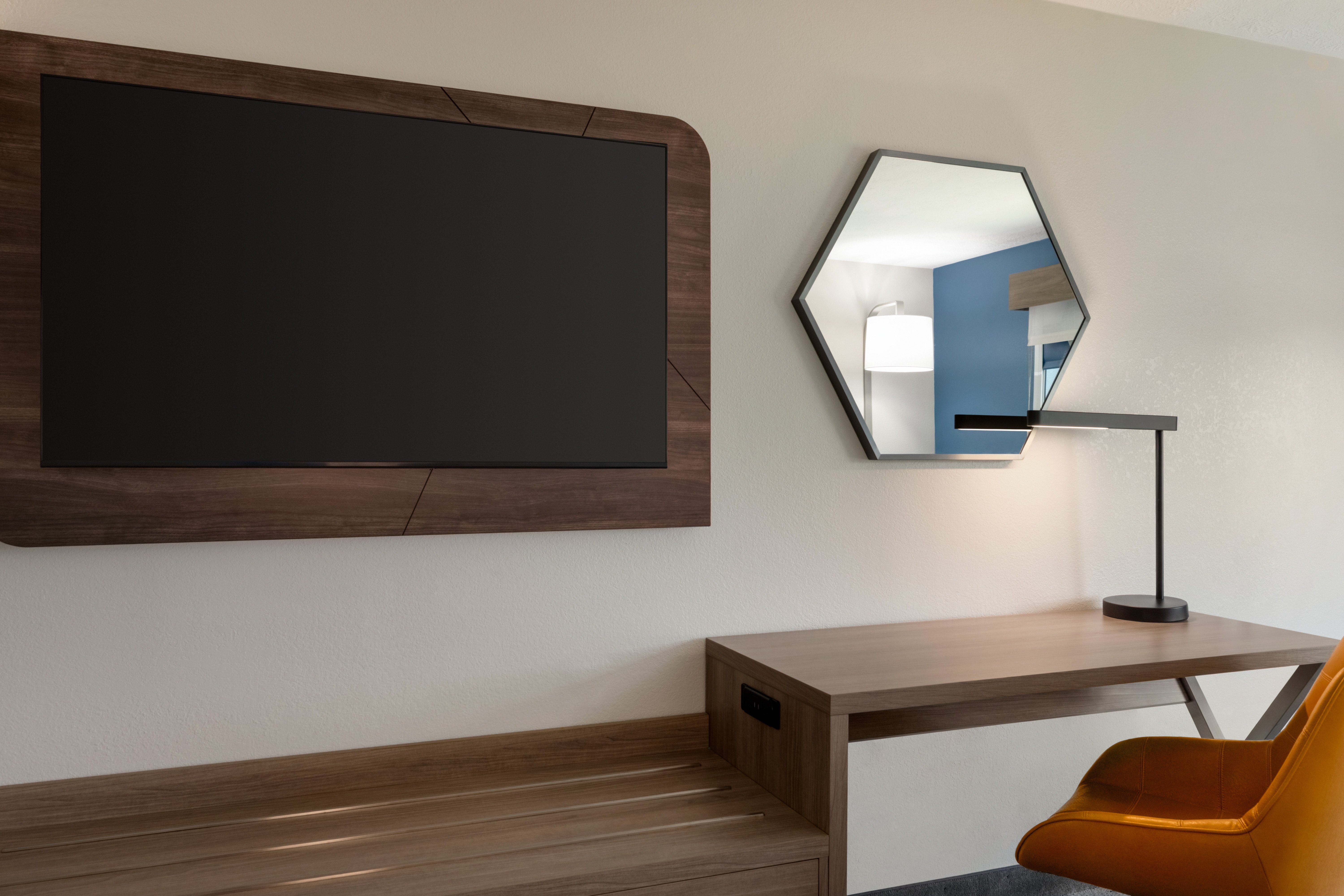 Holiday Inn Express Hotel & Suites North Fremont 33/58