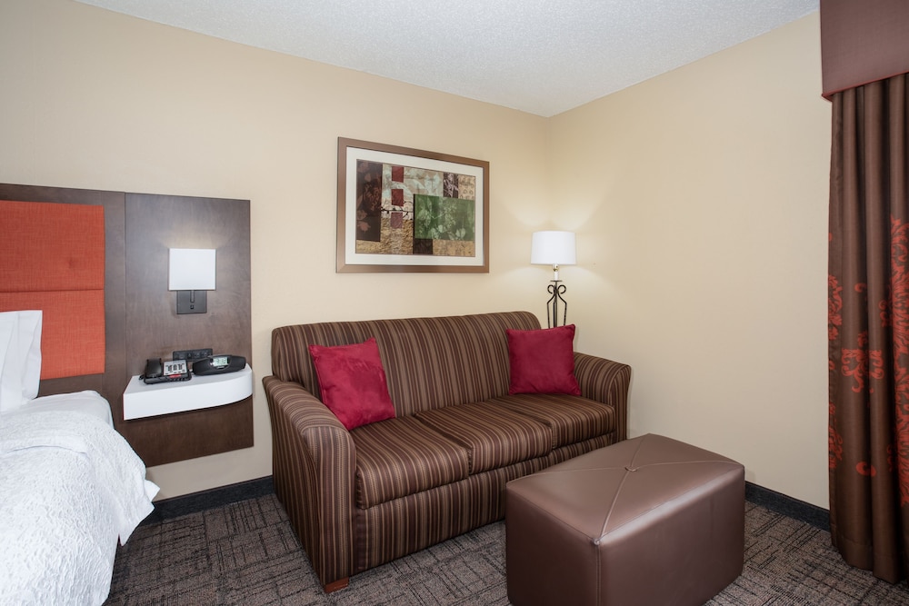 HAMPTON INN JONESBORO 27/39