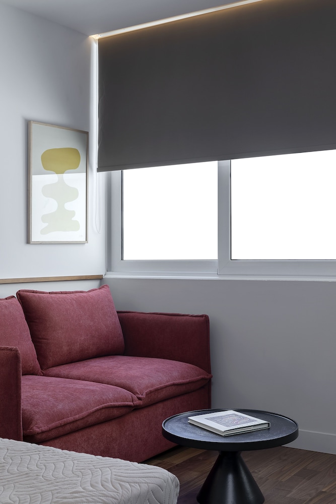 The Athenians Art Apartments 27/50