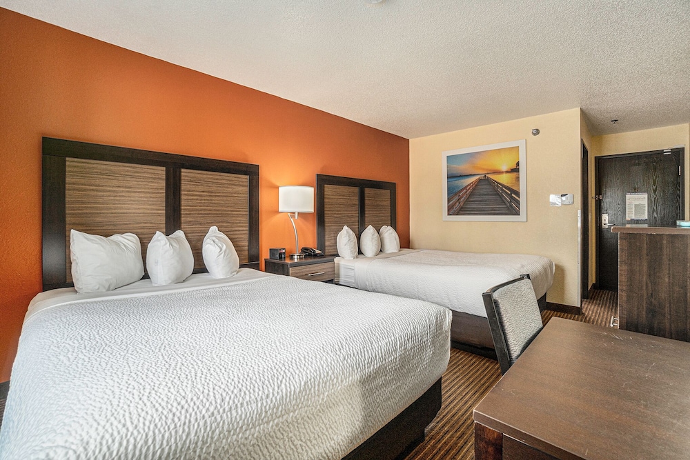 Days Inn Suites By Wyndham Traverse City 20/50