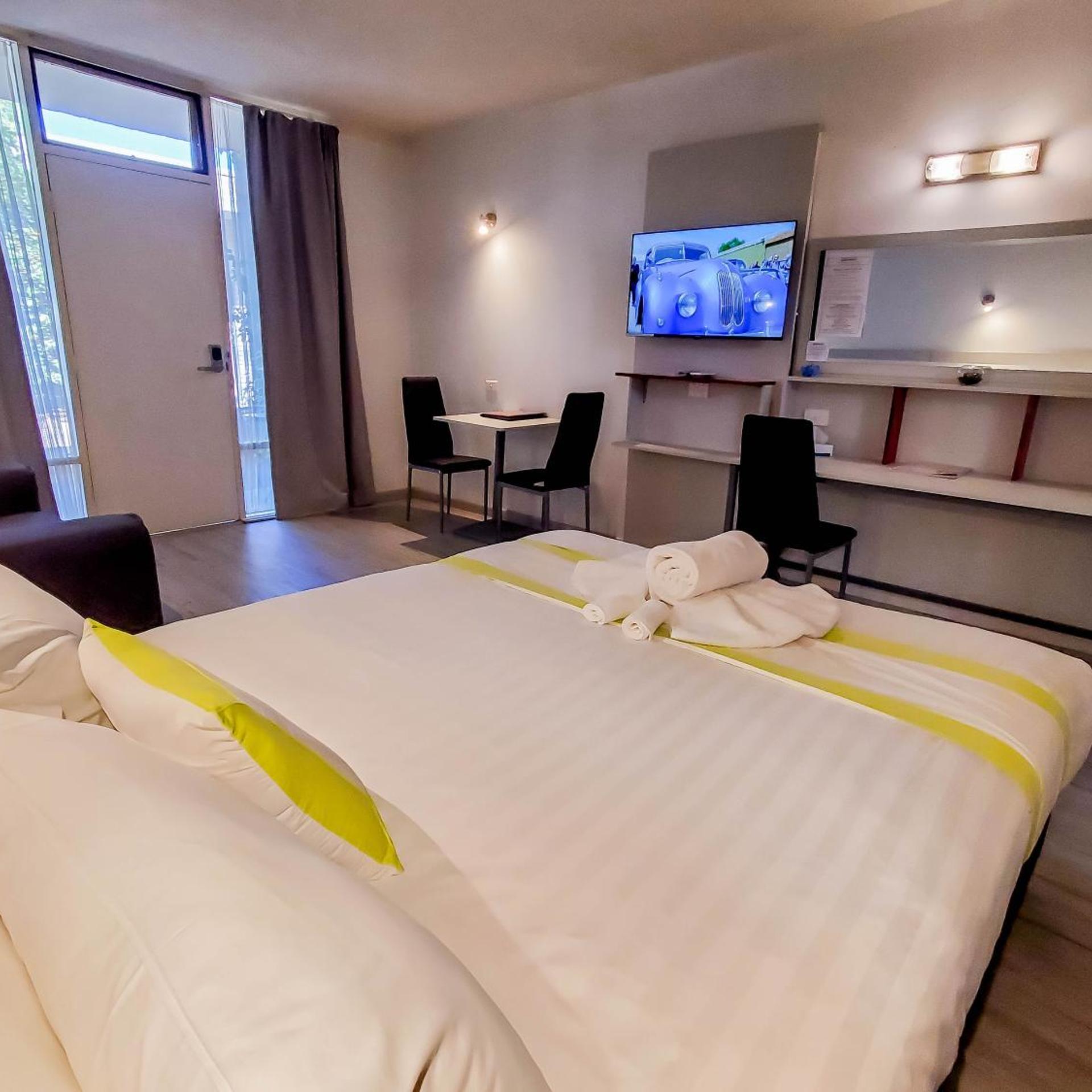Sandors Motor Inn 17/50