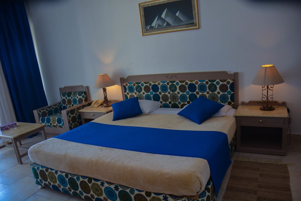Queen Sharm Resort 8/50