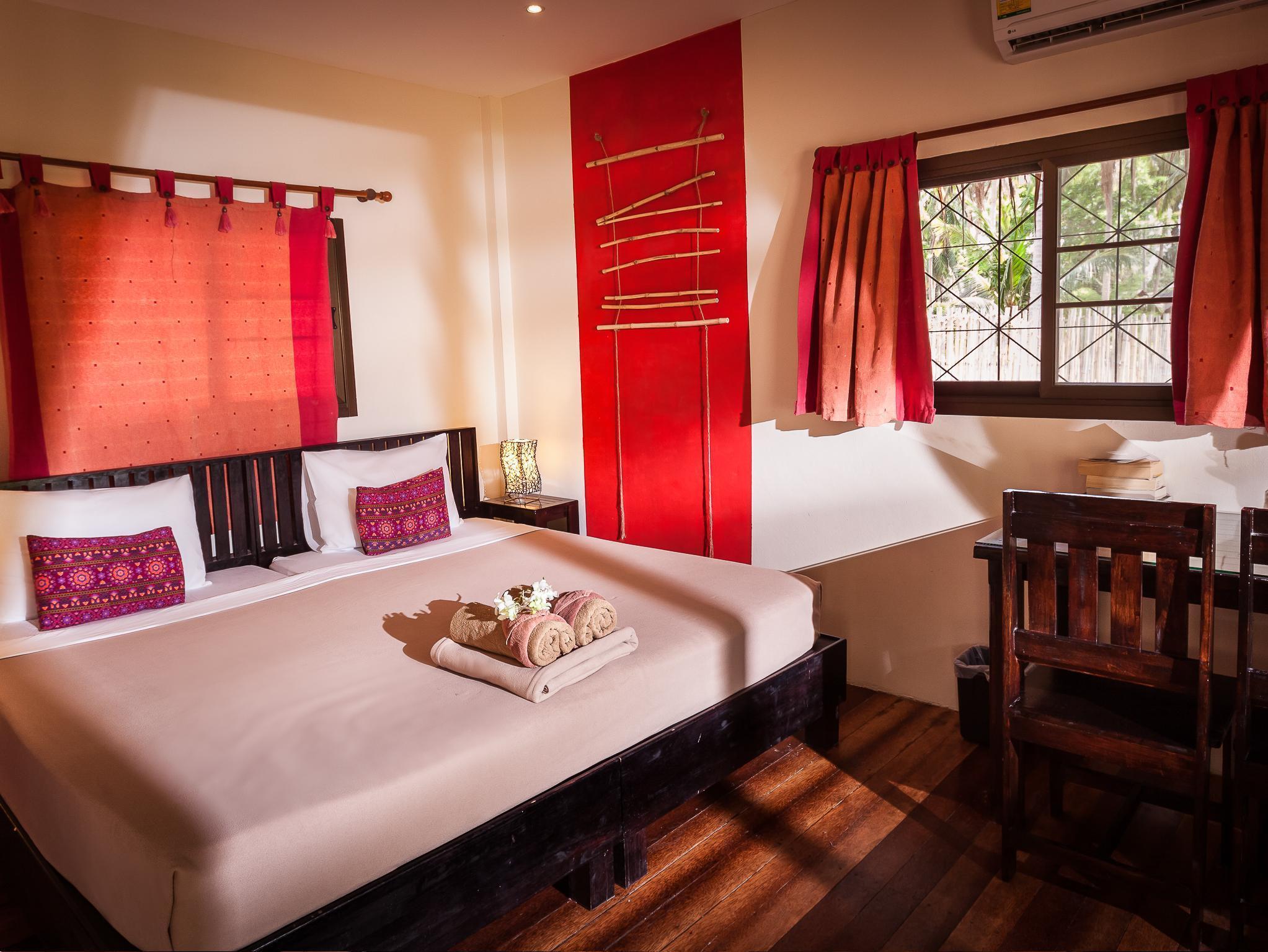 Garden, Bungalow, Twin Beds, Row View