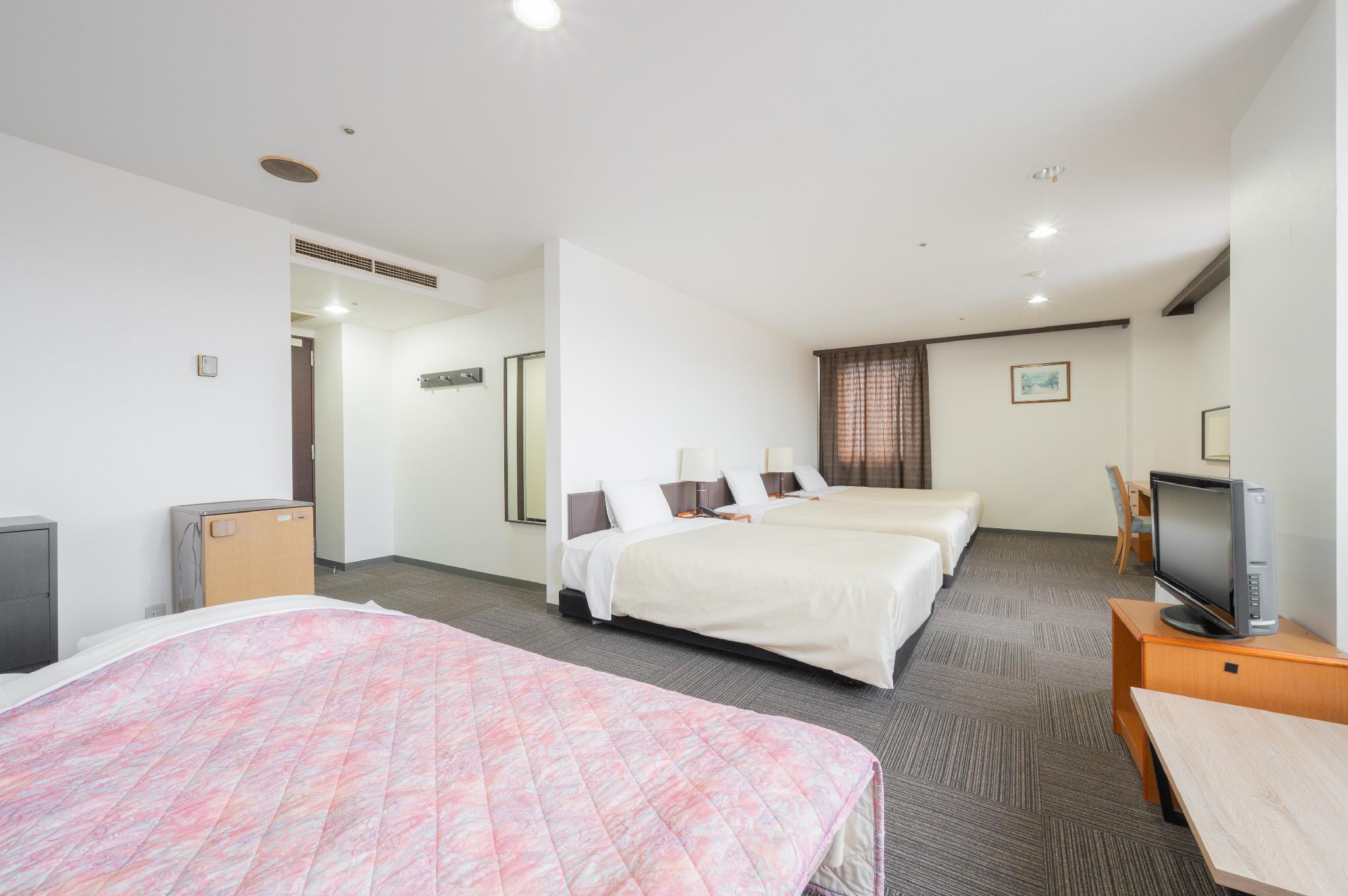 Room, Triple, Twin Beds, with Extra Bed, Smoking