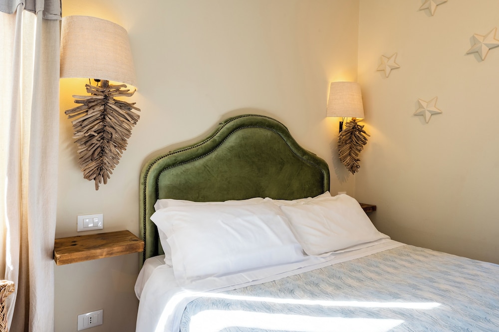 PLUS, CLASSIC, SEA VIEW