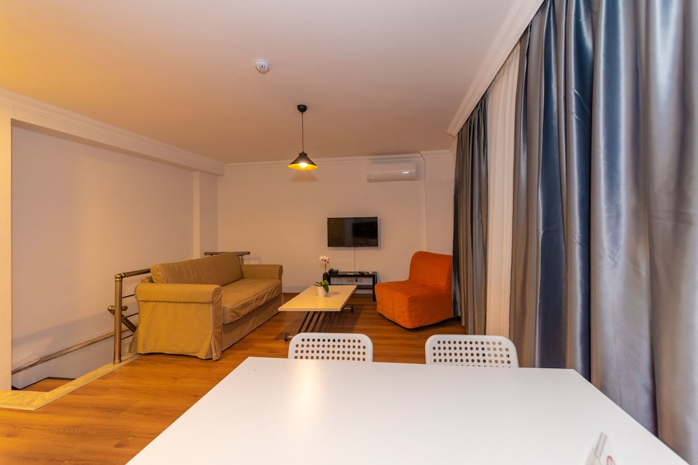 Joy Suites Hotel 50/69
