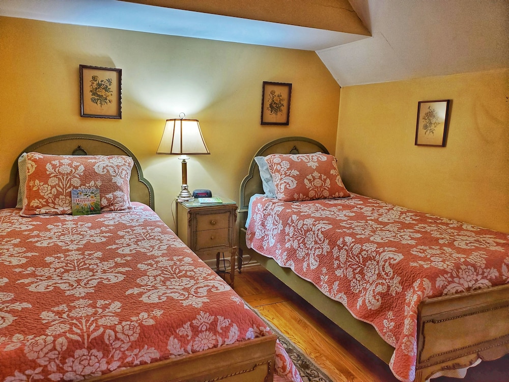 Montague Inn 28/73