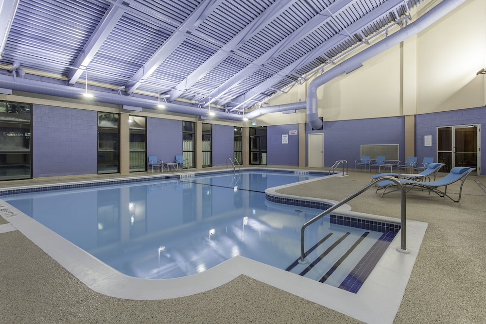 Holiday Inn Express & Suites Mississauga-Toronto Southwest, an IHG Hotel 3/71