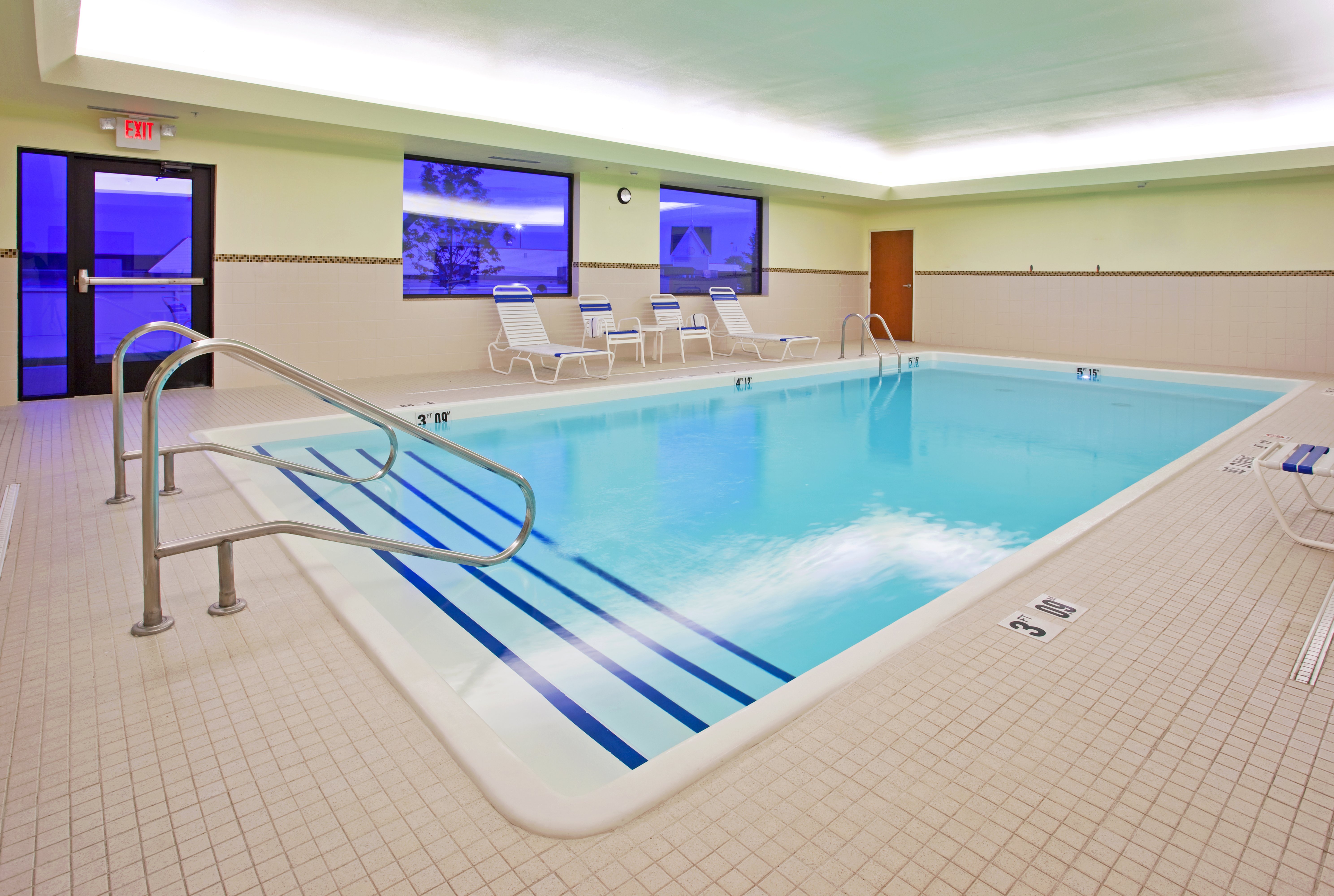 Holiday Inn Express Suites Howell 27/51