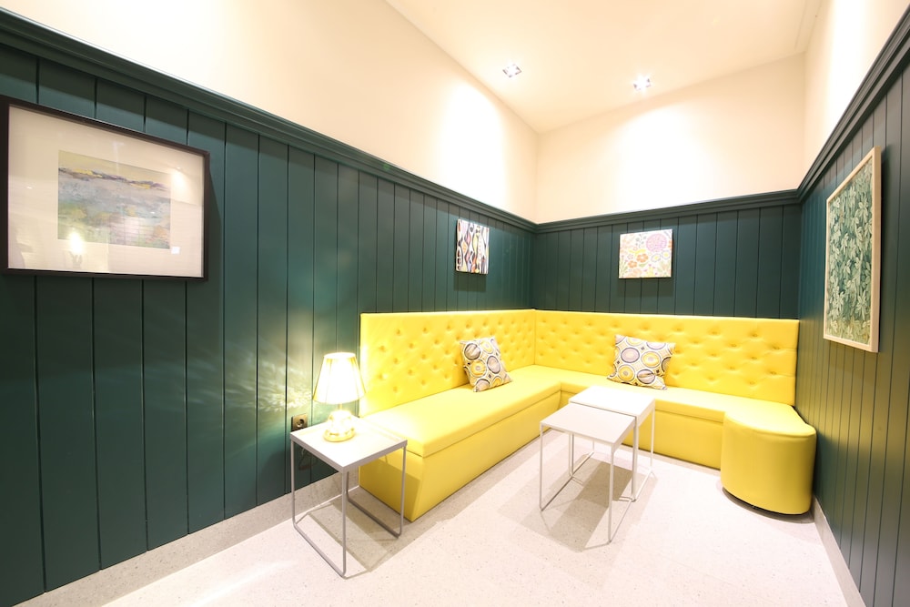 Brooks Hotel 24/50