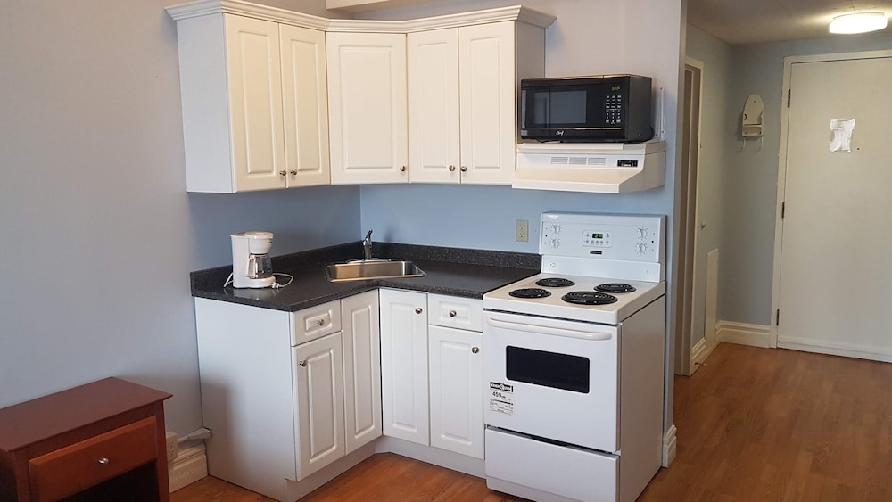 Claymore inn & Suites 33/40