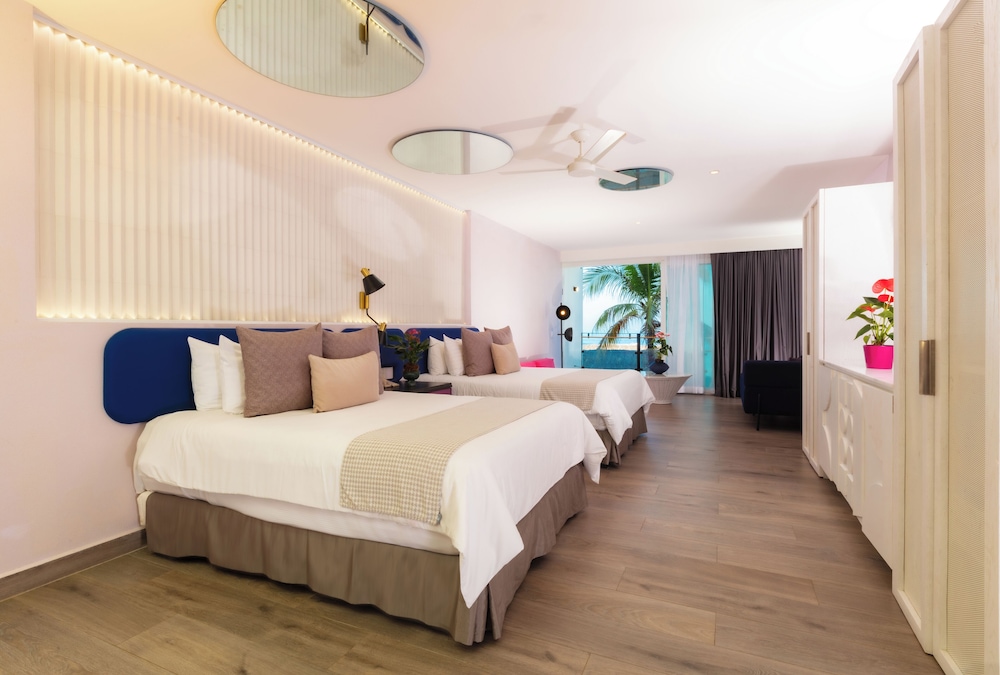 Room, 2 Queen Beds, Ocean Front