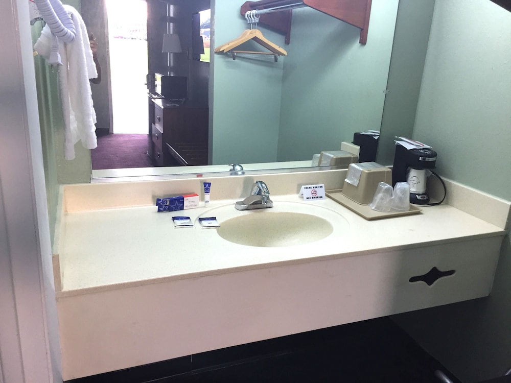 Americas Best Value Inn Manchester TN 12/22