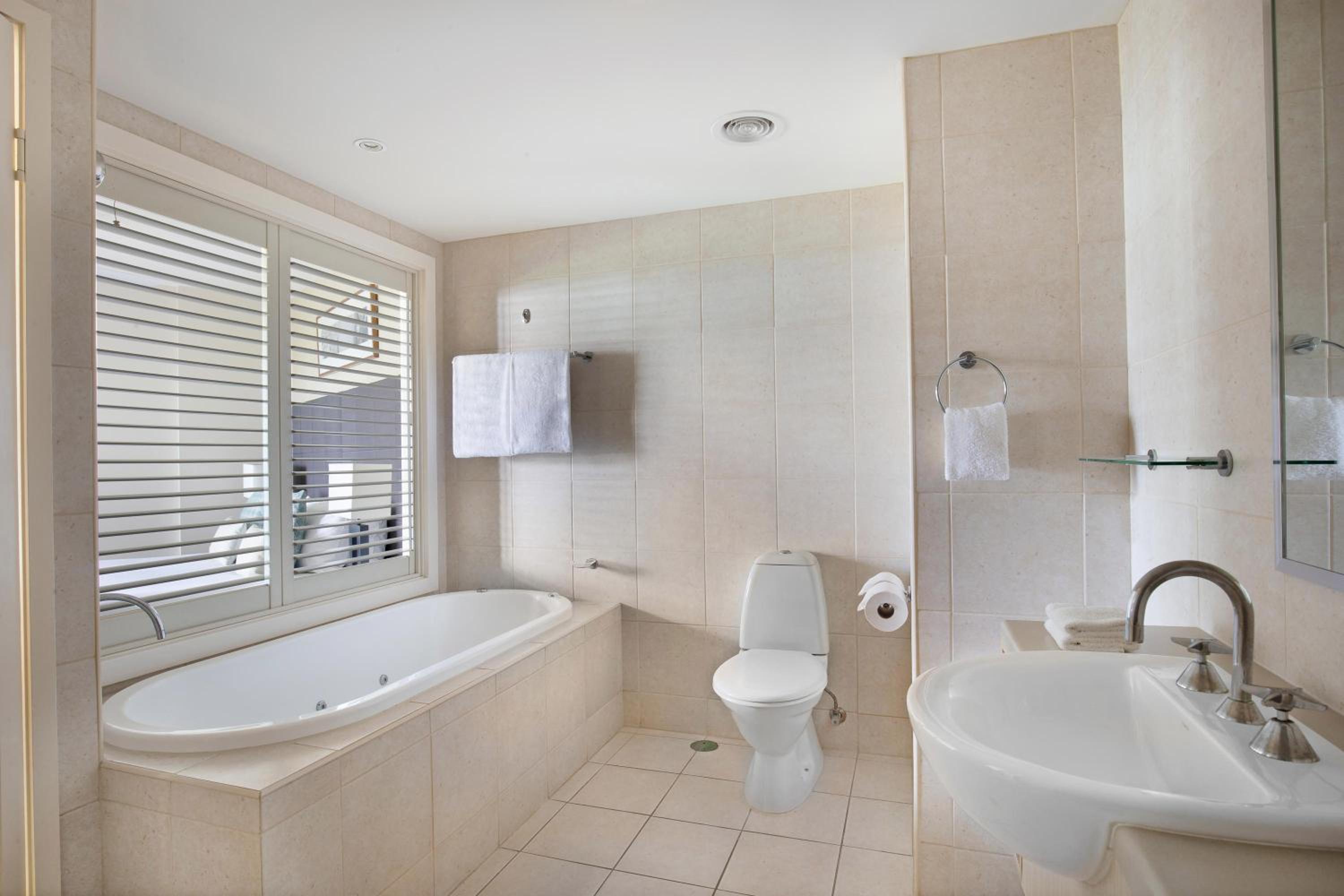 1 Bedroom, Ocean, Spa, Suite, Queen Bed, Sofa