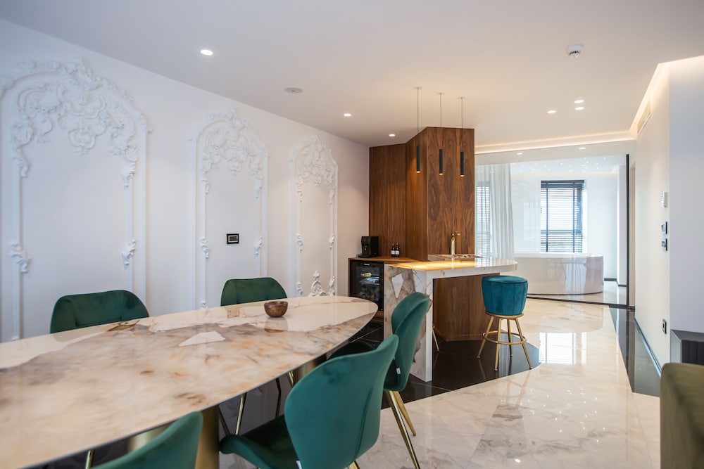 ELISA TIRANA AFFILIATED BY MELIA 44/64