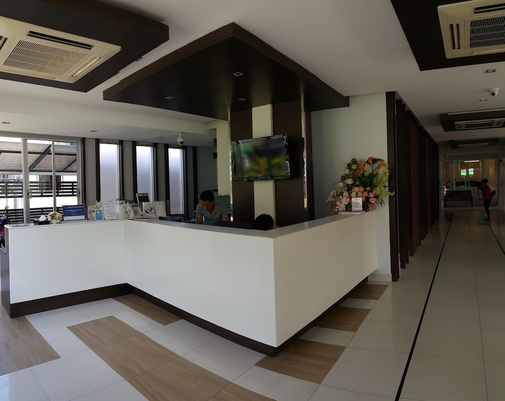 April Suites 7/64