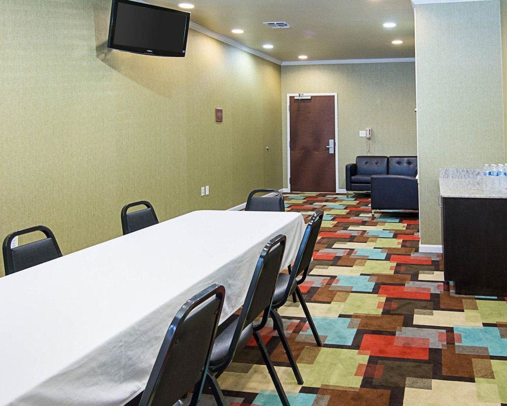 Comfort Suites Natchitoches, LA 45/48