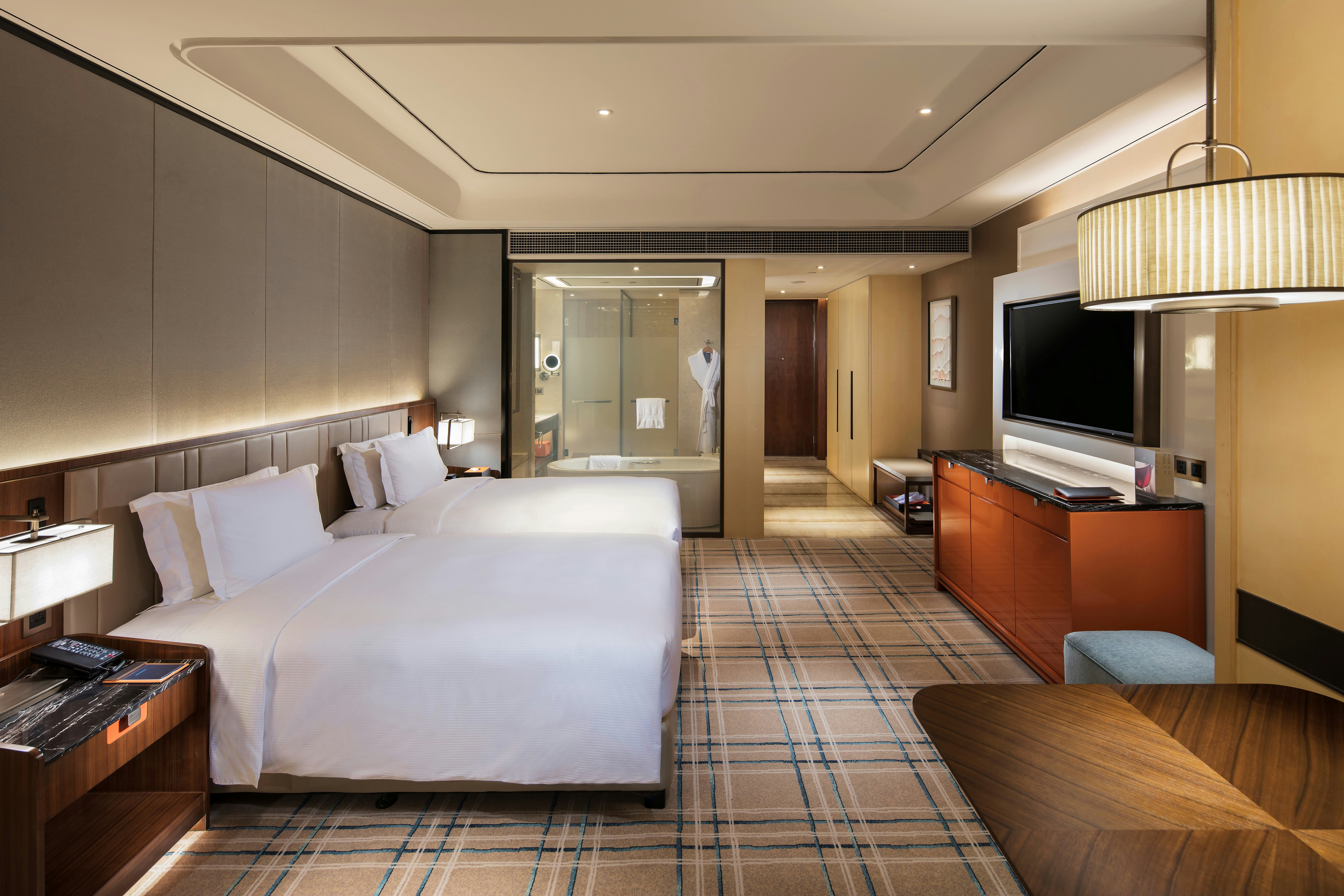 DELUXE, TWIN BEDS