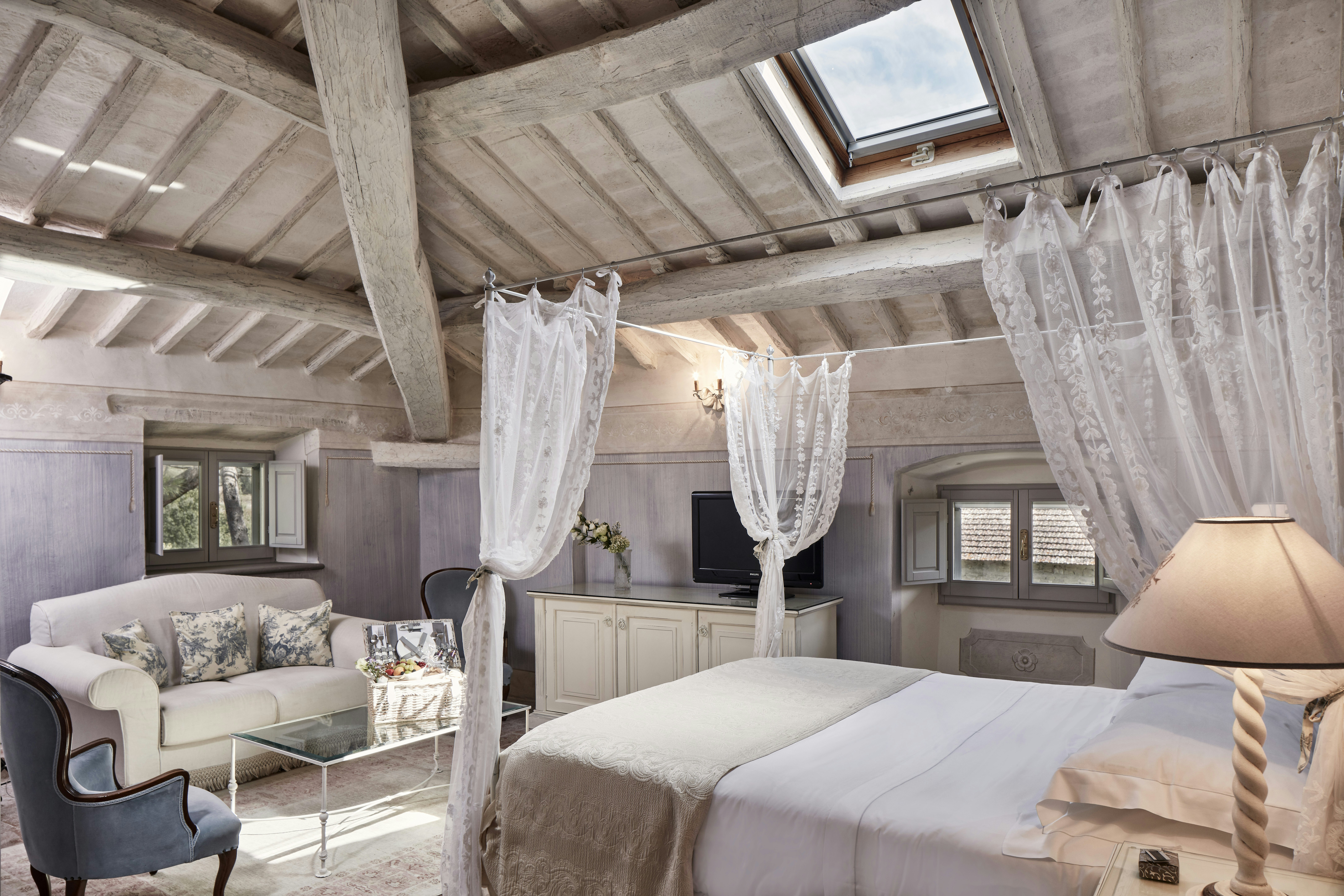 DELUXE, DOUBLE BED