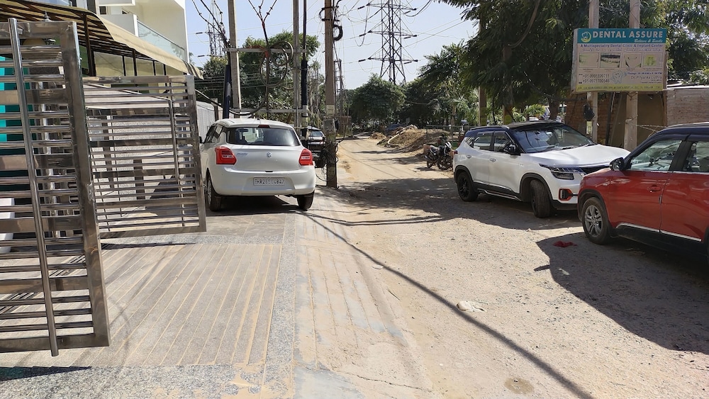 SaltStayz Sector 39 - Subhash Chowk 42/50