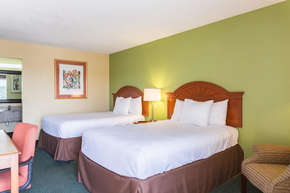 Econo Lodge White Pine Morristown I-81 & I-40 Split 11/37