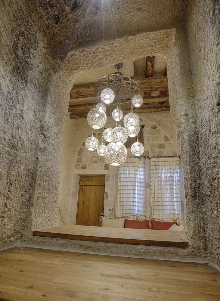 Hera Cave Suites 15/50