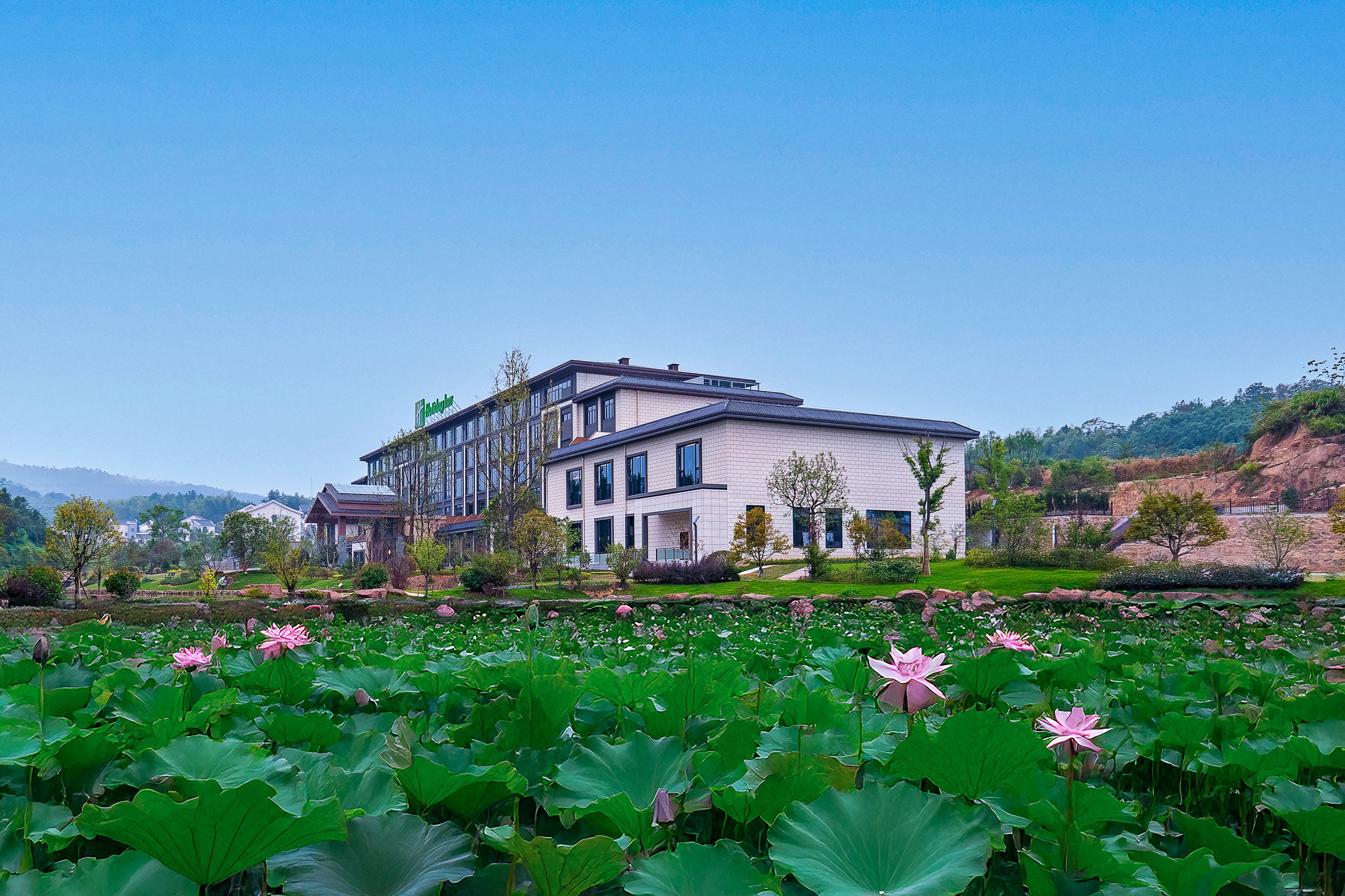 Holiday Inn Jiuhua Mountain Hot Spring Hotel 4/50