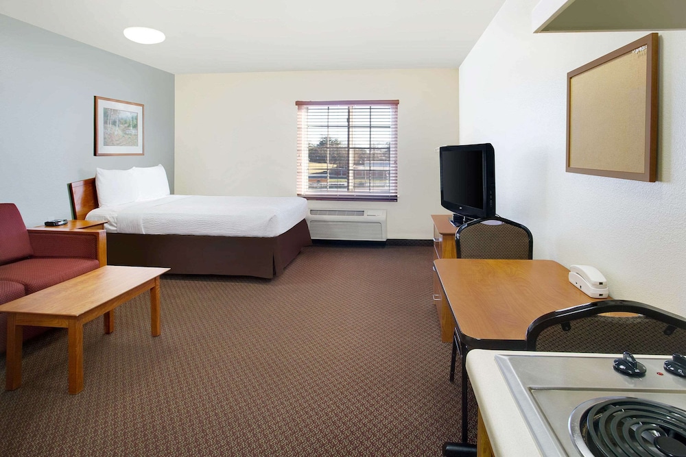 WoodSpring Suites Baton Rouge East I-12 13/24