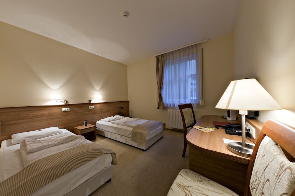 CIVITAS BOUTIQUE HOTEL 40/79