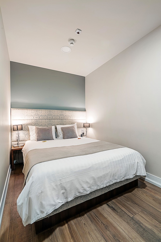 1 BEDROOM, FAMILY, 2 DOUBLE BEDS