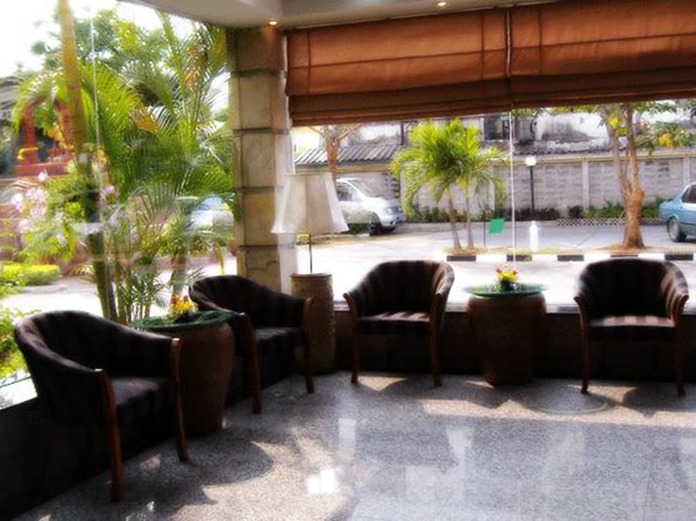 The Airport Hotel 20/27
