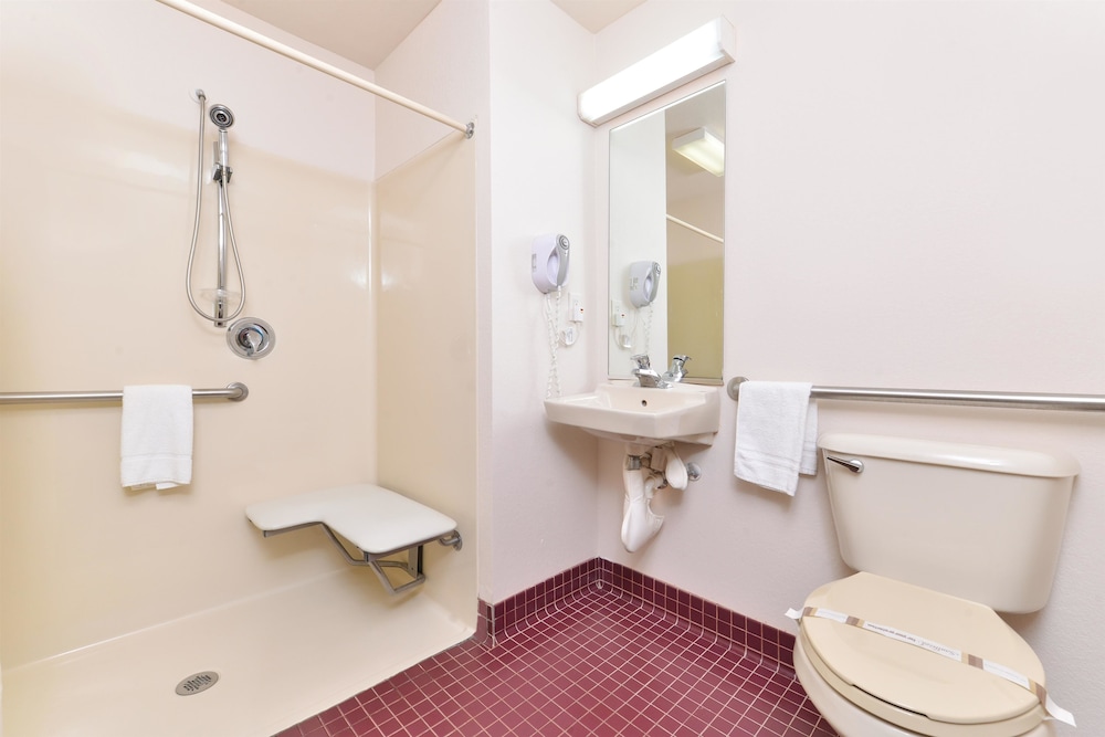 Country Hearth Inn & Suites Toccoa 5/23