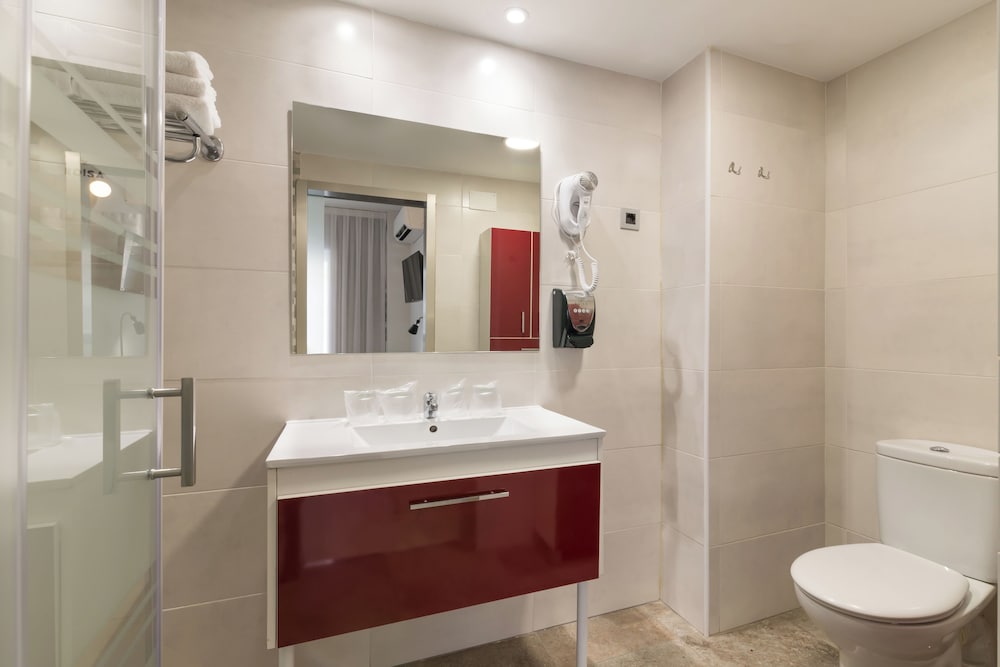 Roisa Hostal Boutique 74/77