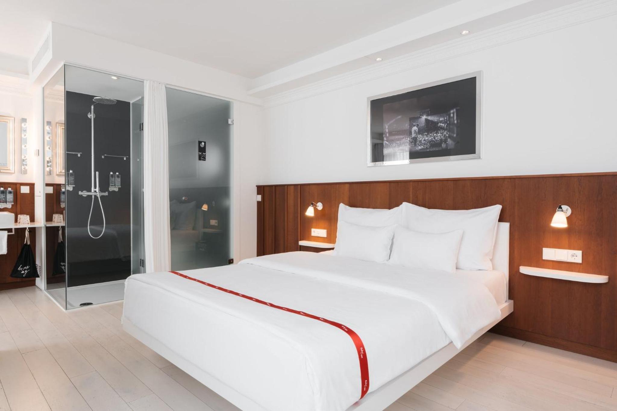 Lovely, King Bed