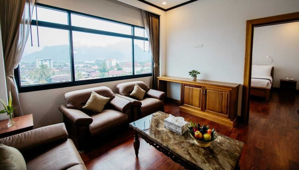 Sisombat Plaza Hotel 51/71