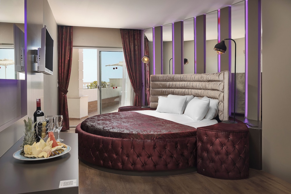 Honeymoon, Suite, Double Bed, Sea View, Jetted Tub