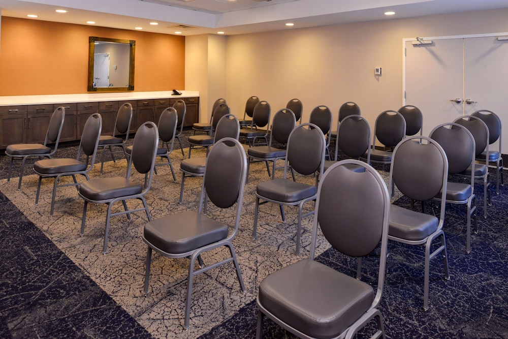 Hampton Inn & Suites Albany/East Greenbush 41/46