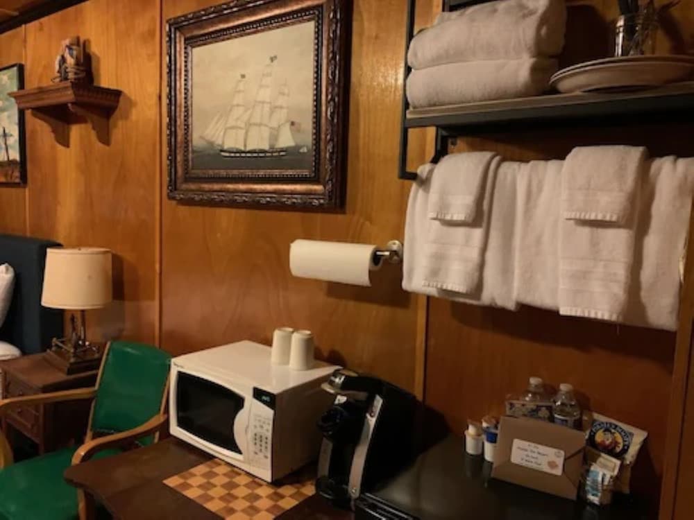 Anchor Inn Resort 37/50