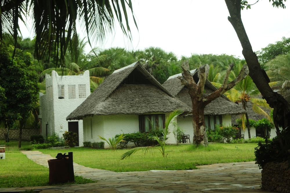 Jacaranda Indian Ocean Beach Resort 34/40