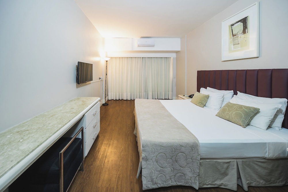 DELUXE, DOUBLE BED
