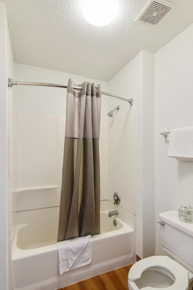 Motel6 Ventura, CA - South 61/61