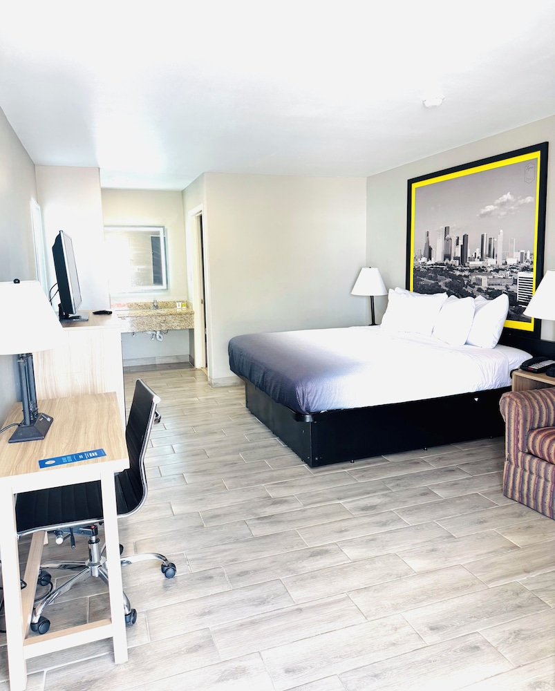 ROOM, KING BED, ACCESSIBLE