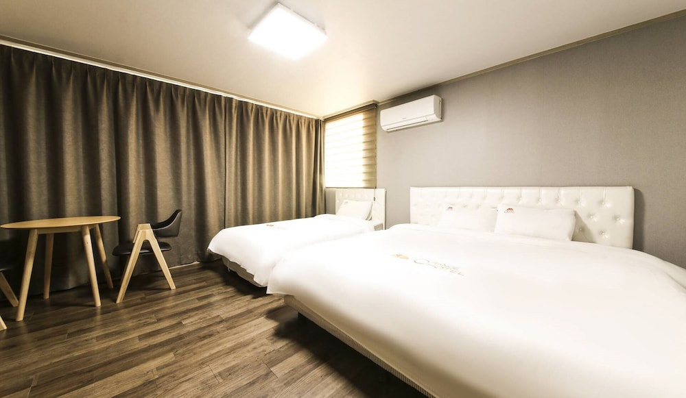 Orange Hotel 8/22
