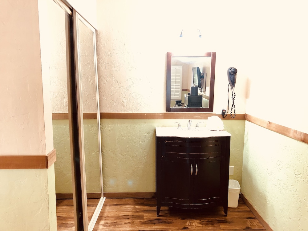 Carmel Resort Inn 7/72