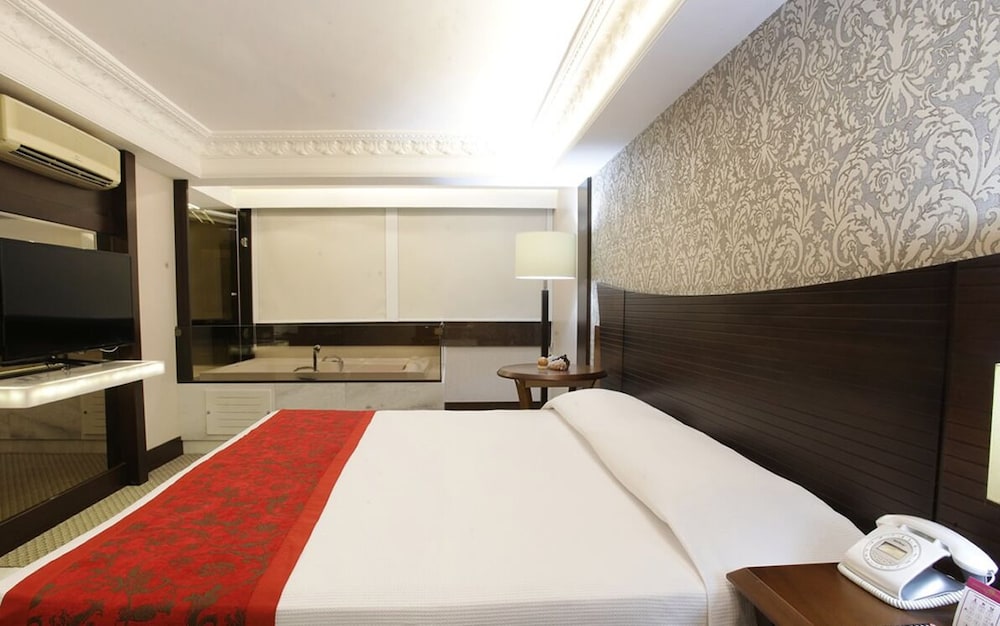 DELUXE, SUITE