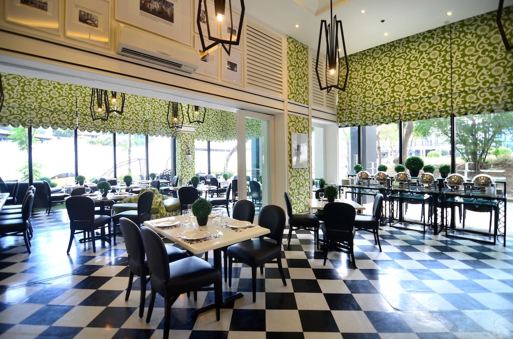Azumi Boutique Hotel 57/73