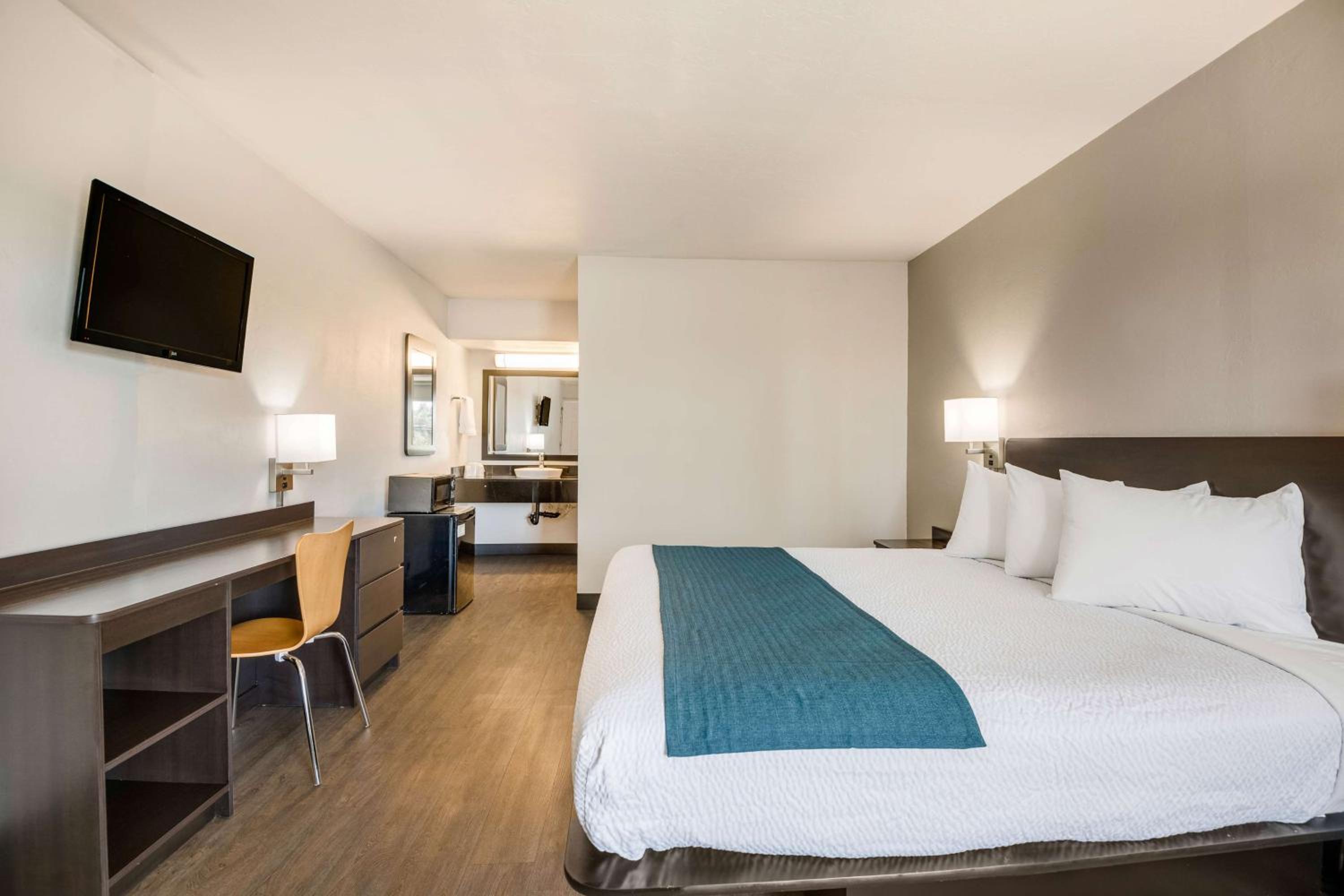 ROOM, KING BED, ACCESSIBLE