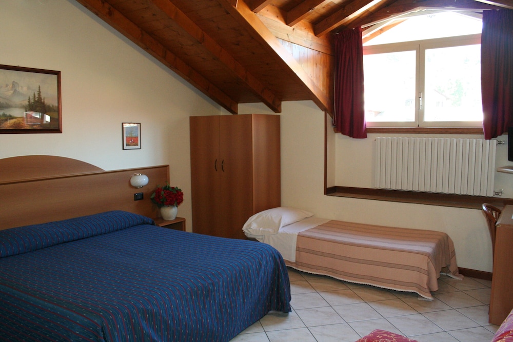 ROOM, TRIPLE